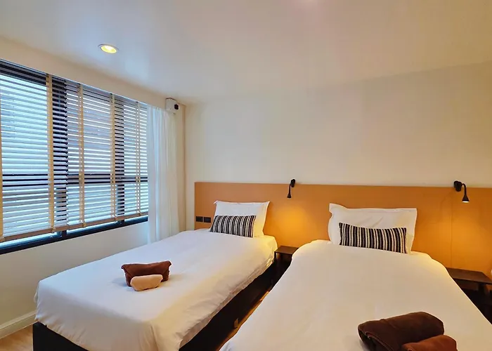Baan Rak Bts Phromphong Emsphere Гостевой дом 3*