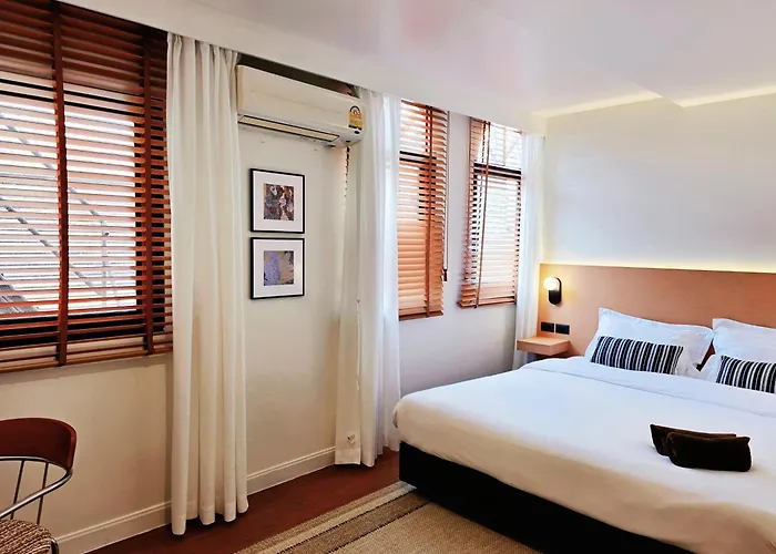 Baan Rak Bts Phromphong Emsphere 3* Бангкок