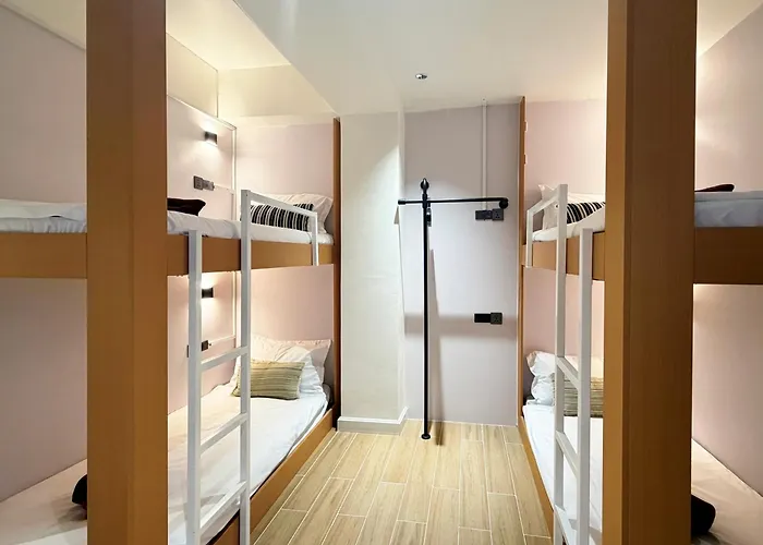 Гостевой дом Baan Rak Bts Phromphong Emsphere 3*